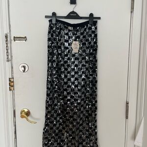 NWT VRG GRL Devyn sequin skirt